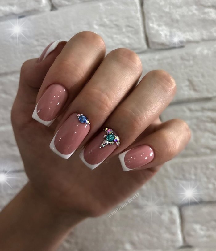 Маникюр осень 2021 на миндальную форму