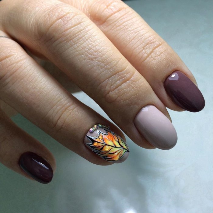 Осенний маникюр миндаль