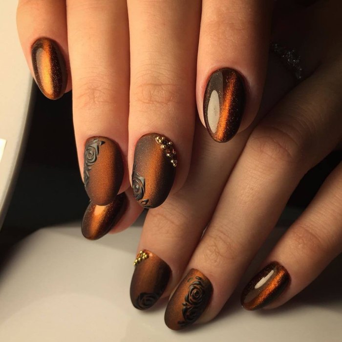 Нюдовый осенний маникюр