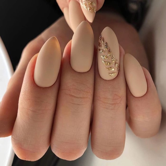 Креативный френч на ногтях