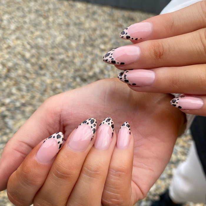 Ногти в крапинку 2021