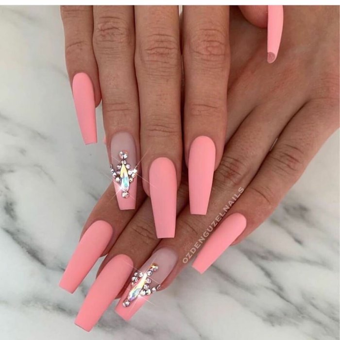 Летний маникюр на море