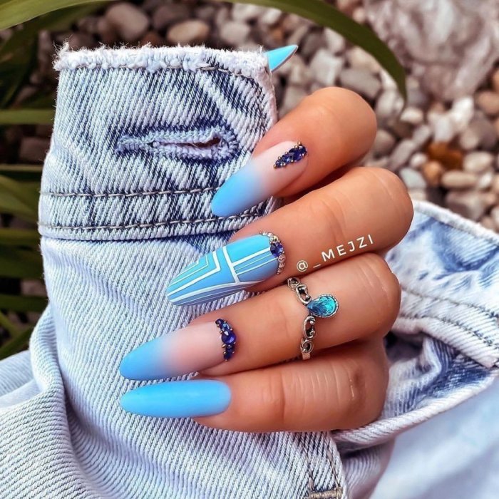 Маникюр нежный стильный