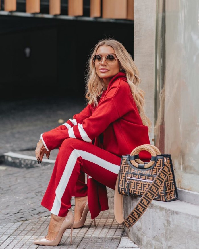 Костюм женский