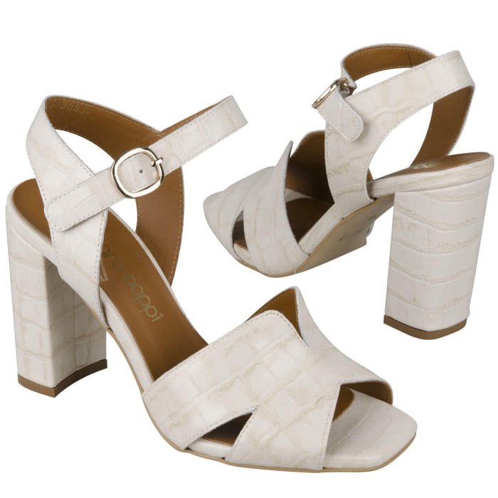 Босоножки на невысоком каблуке