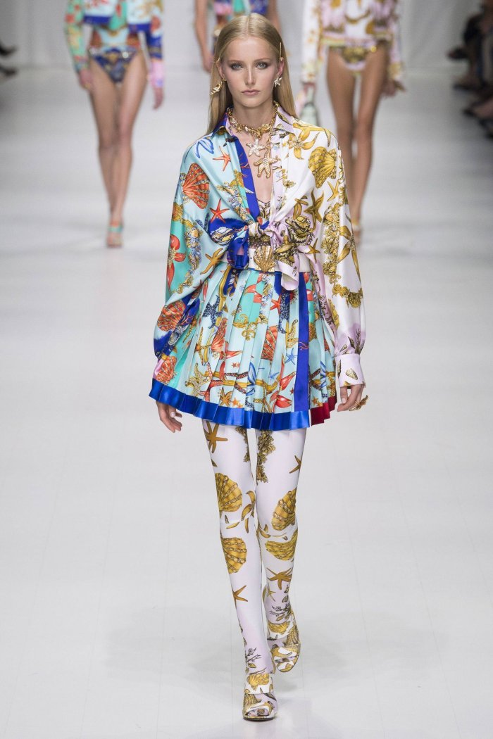 Показ Версаче Весна лето 2018