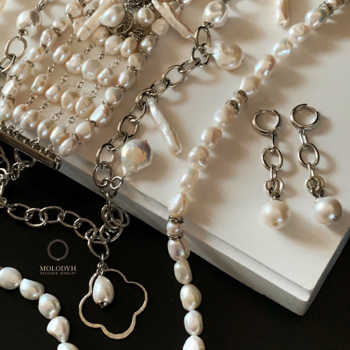 Стильные женские серьги