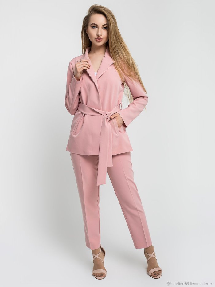 Костюм женский