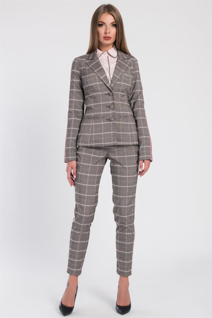 Костюм в клетку женский брючный