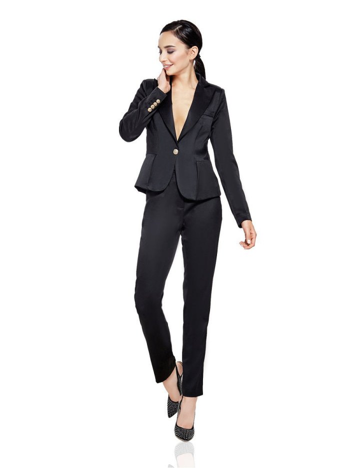 Черный брючный костюм