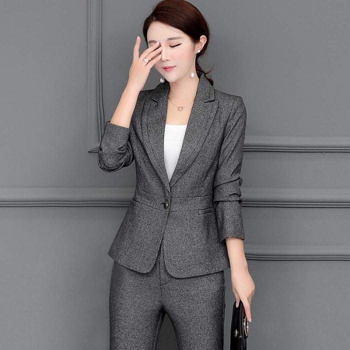Синий строгий костюм женский