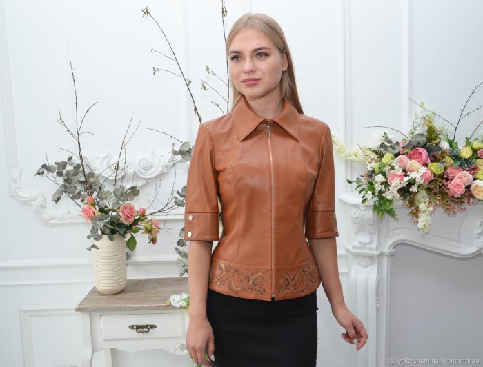 Костюм с юбкой укороченный пиджак лаймовый