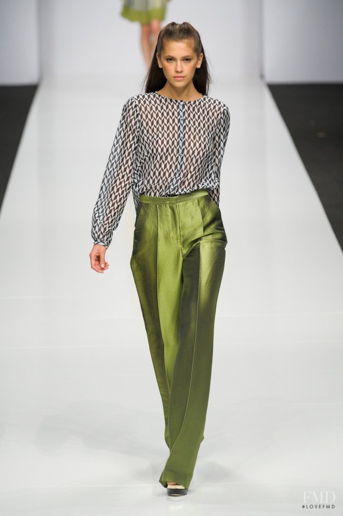Модные брюки Весна 2022 женские образы