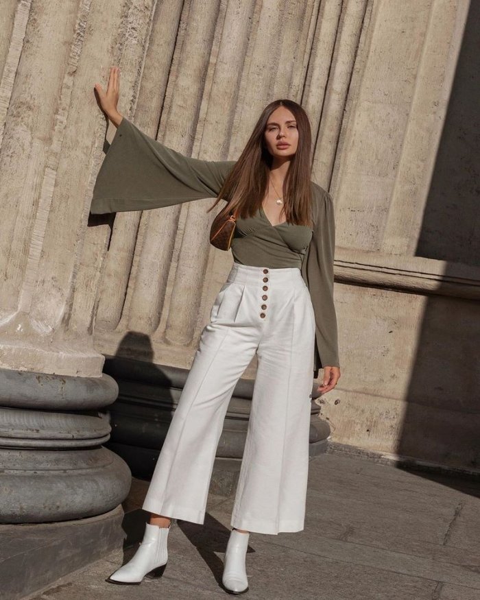 Элегантная женщина в брюках