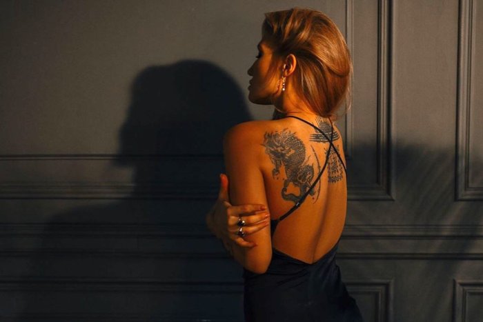 Элегантное тату для девушки на руке