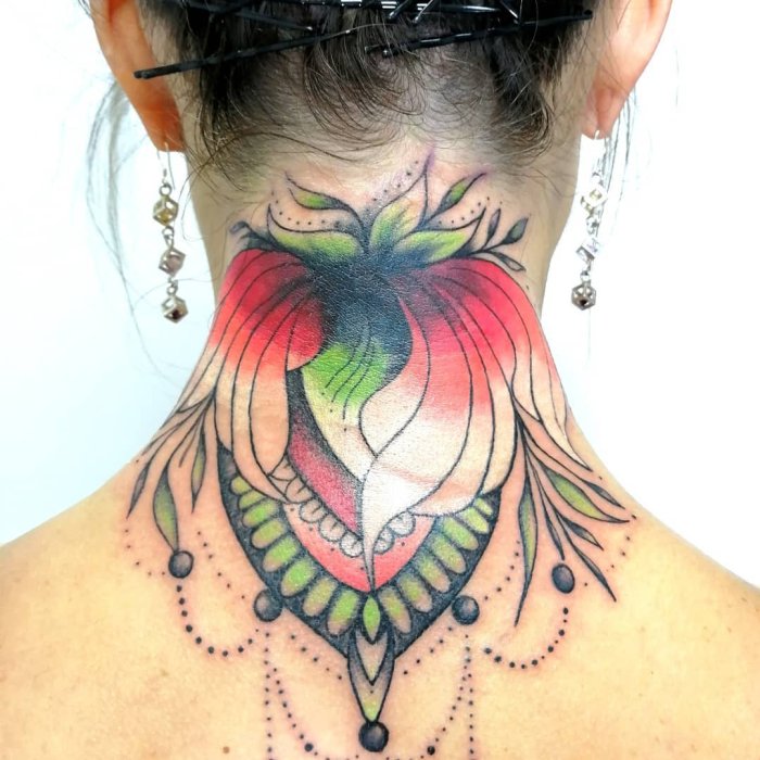 Тату на запястье для девушек 2021 модные