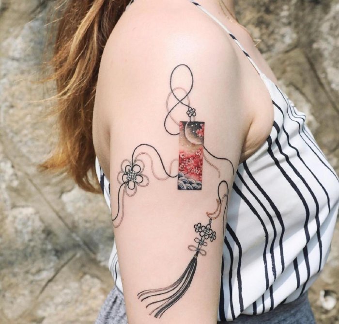 Девушки с татуировками в белье