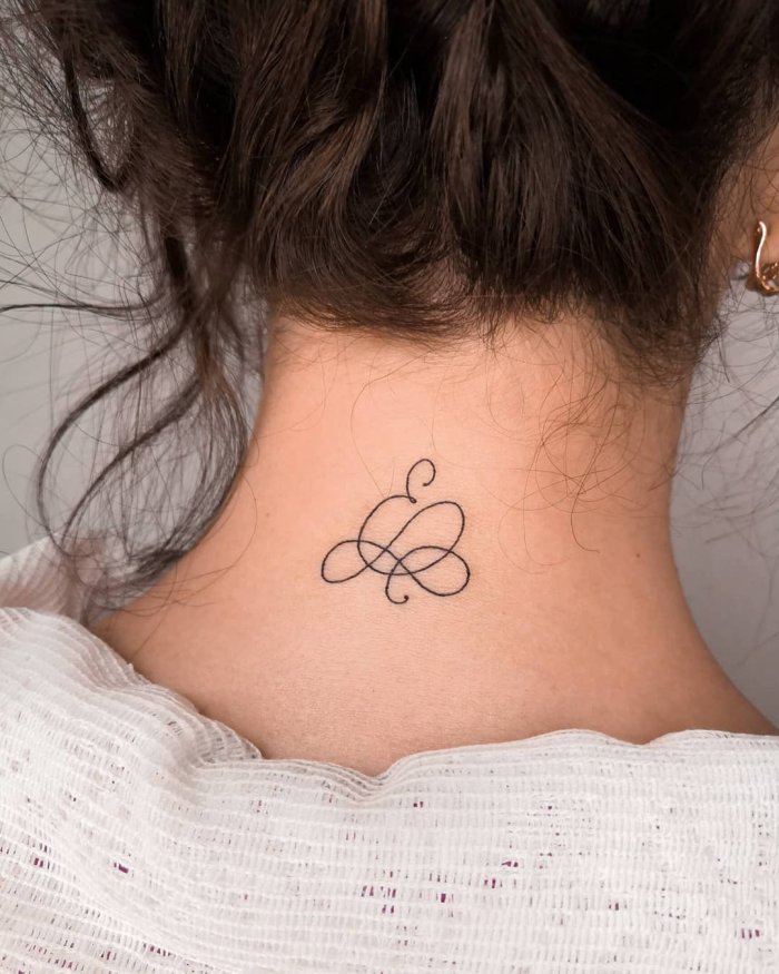 Тату хной на спине