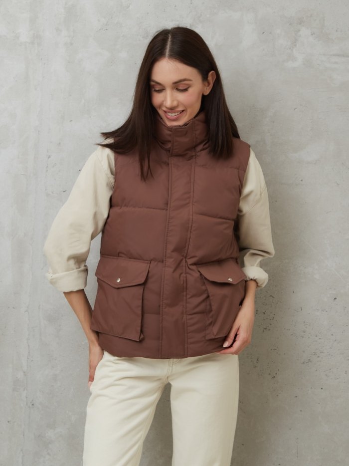 Стильный образ с жилеткой 2022