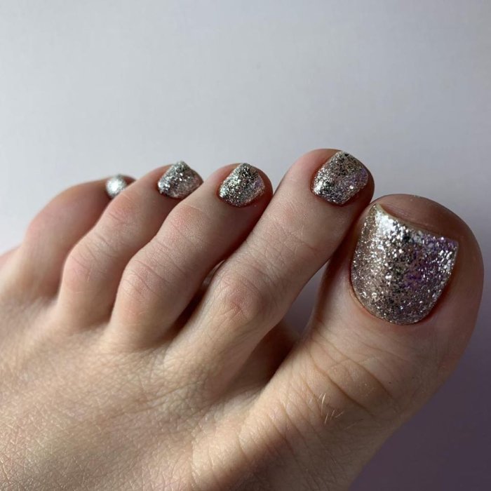 Педикюр 2020 однотонный