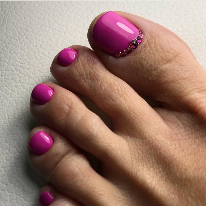 Педикюр цвет фуксия