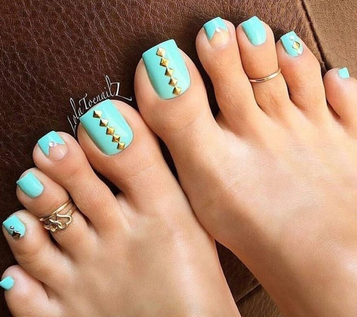 Шеллак на ногах лето