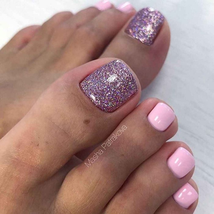 Педикюр с блестками