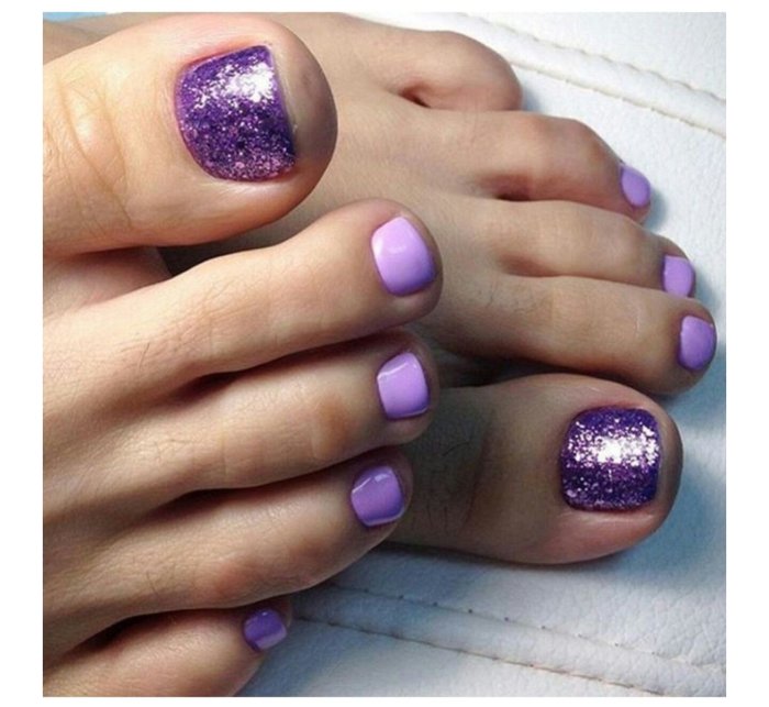 Педикюр фиолетовый