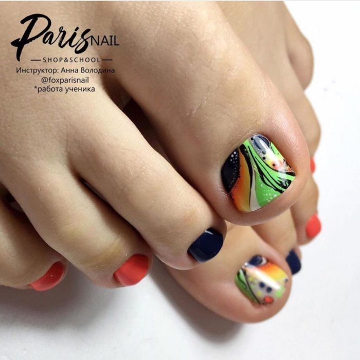 Дизайн педикюра летний 2022