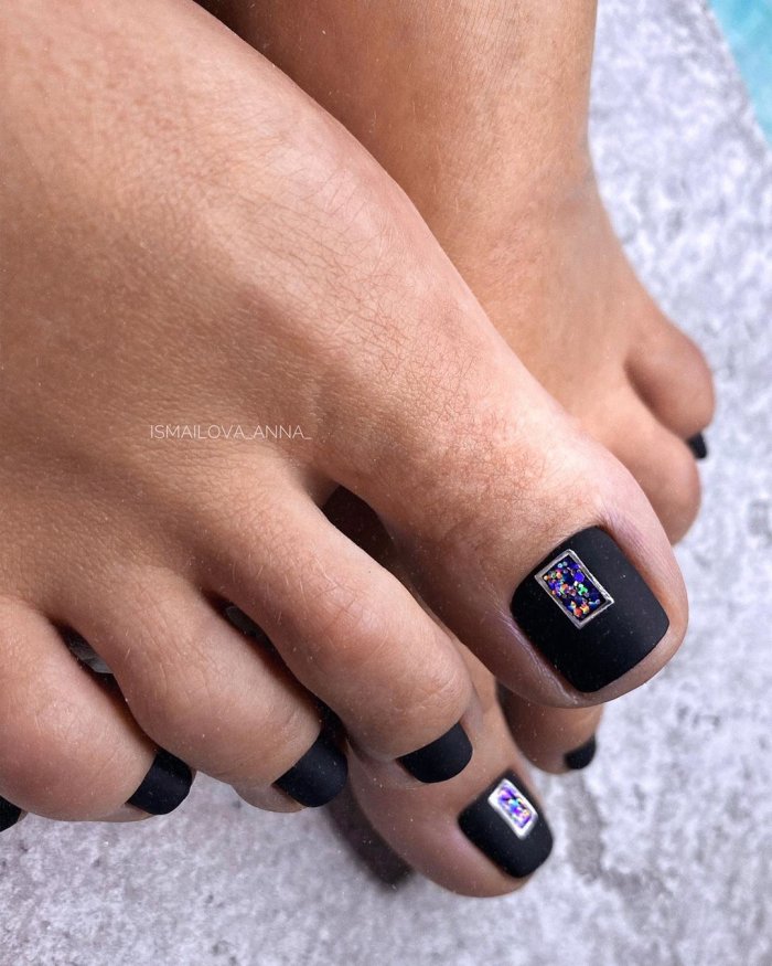 Стильный педикюр