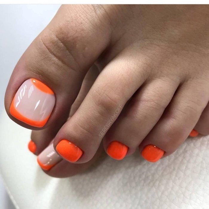 Разноцветный педикюр