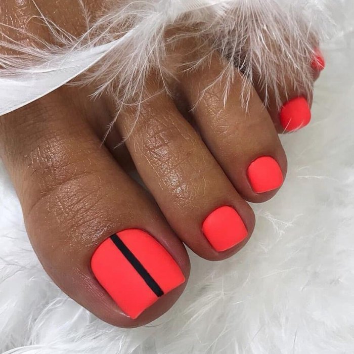 Коралловый педикюр