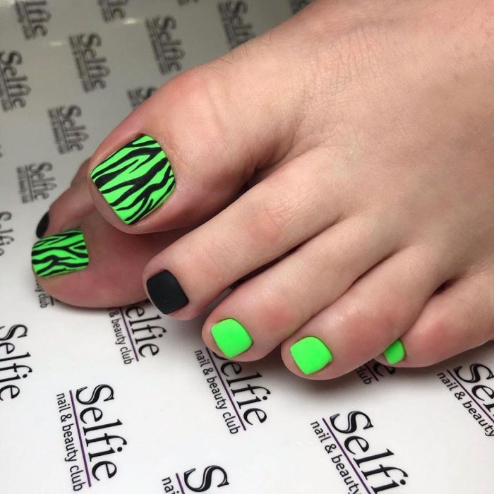 Педикюр розовый матовый