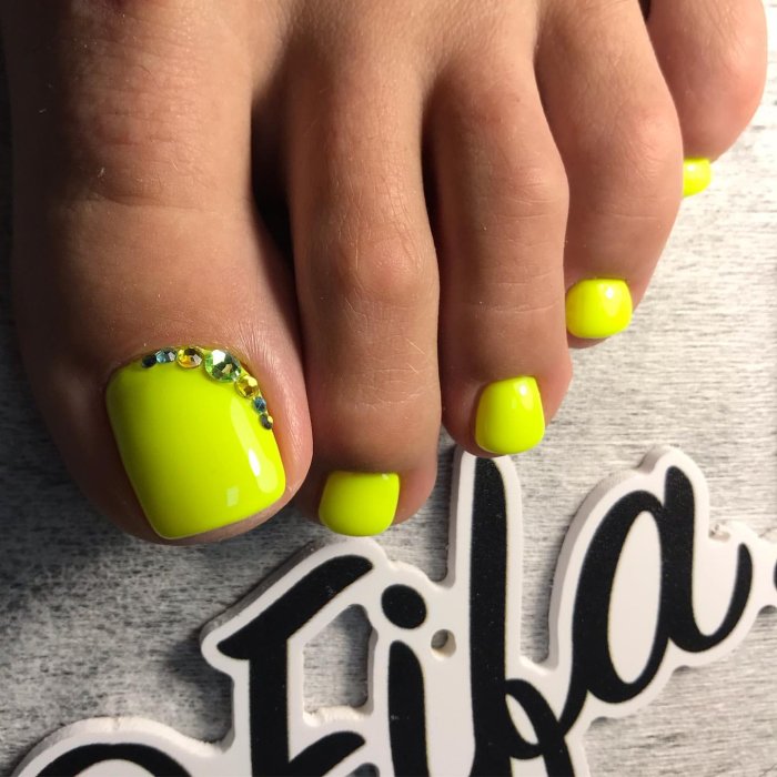 Маникюр и педикюр