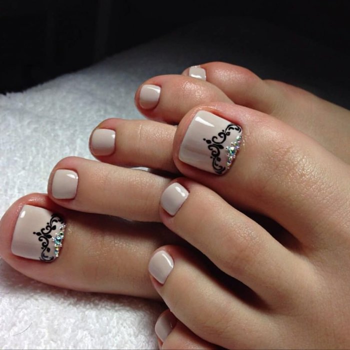 Стильный педикюр