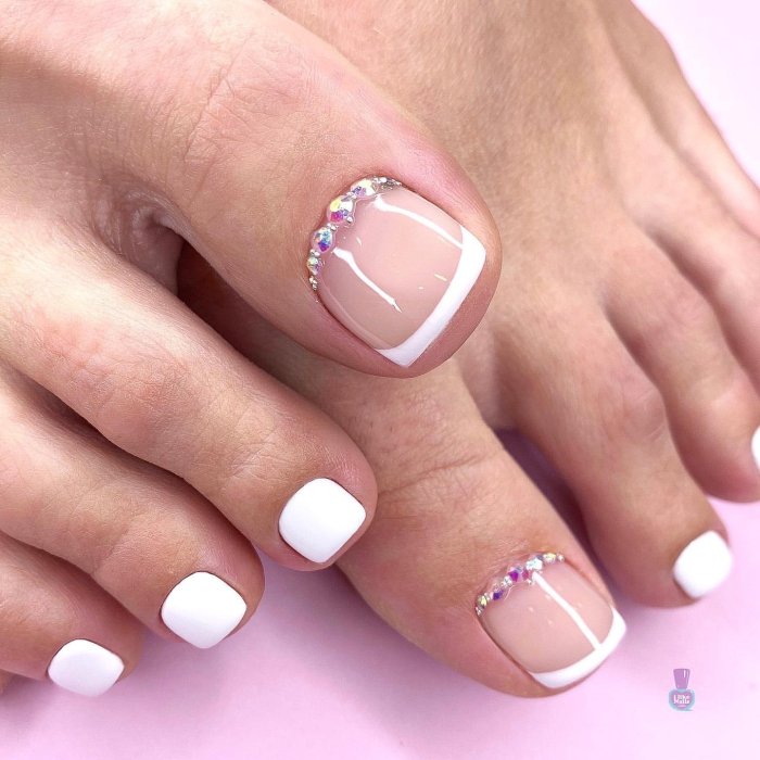 Нежный педикюр