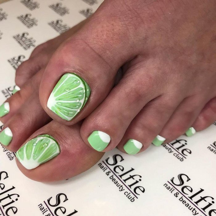 Бирюзовый маникюр