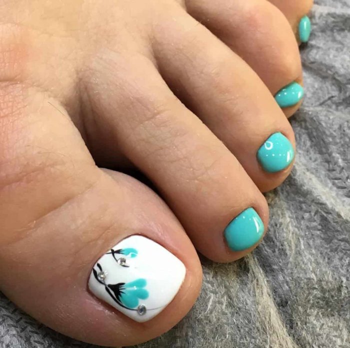 Педикюр омбре