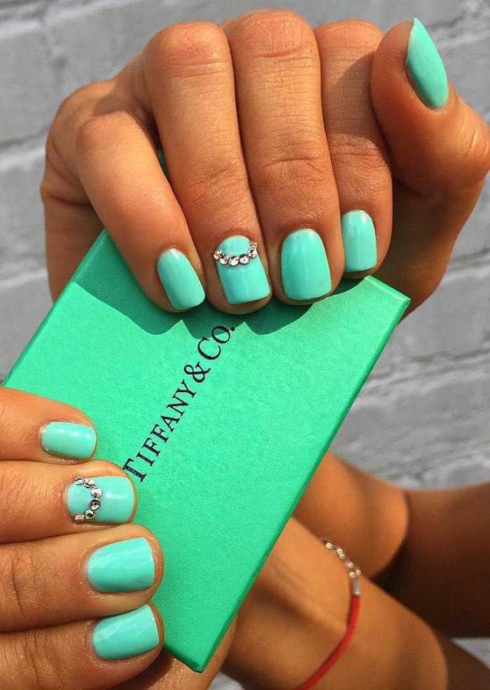 Маникюр мятного цвета