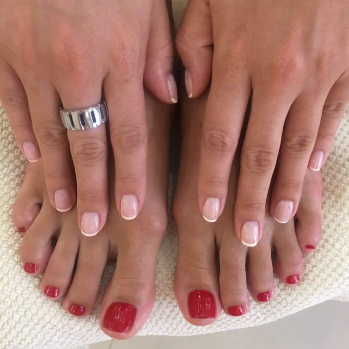 Белый педикюр