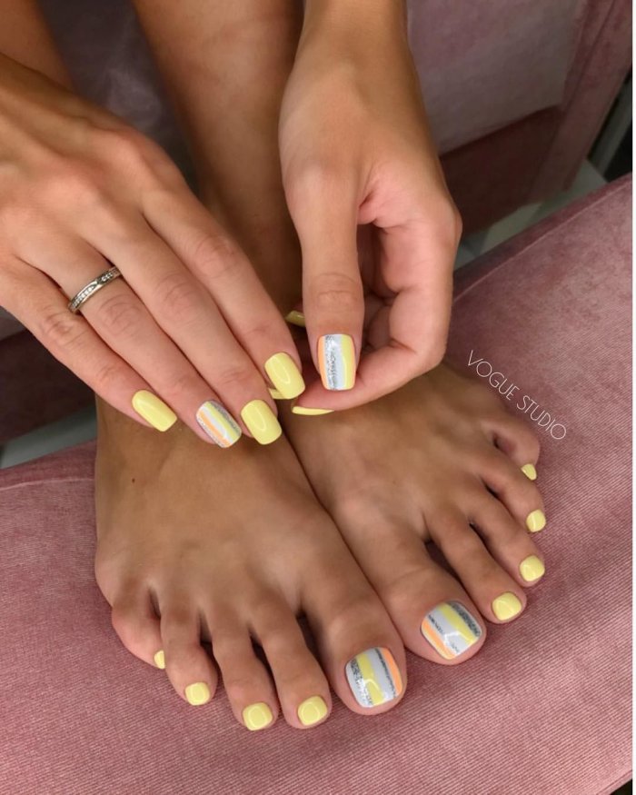 Педикюр цвета