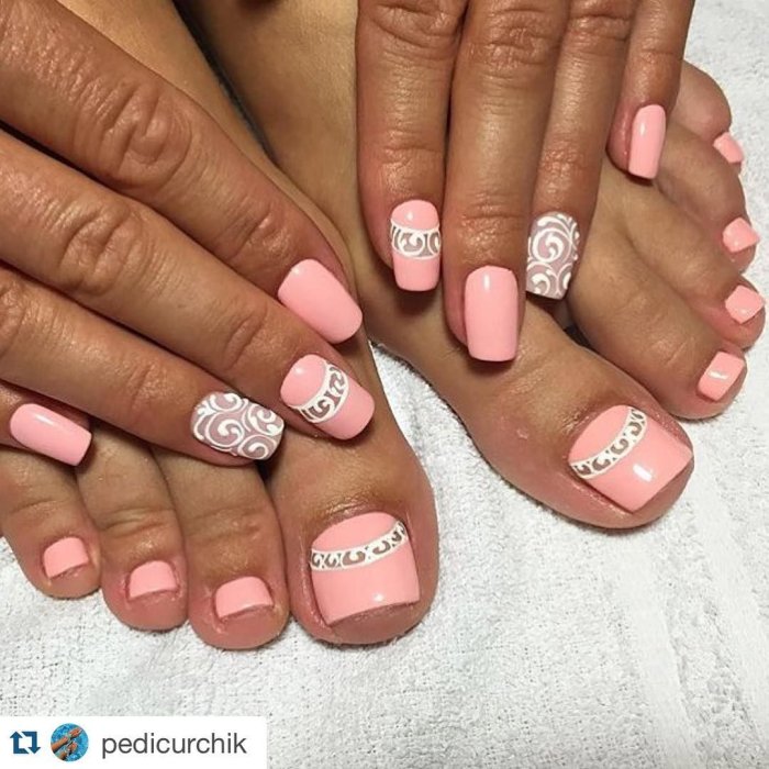 Красивый красный педикюр