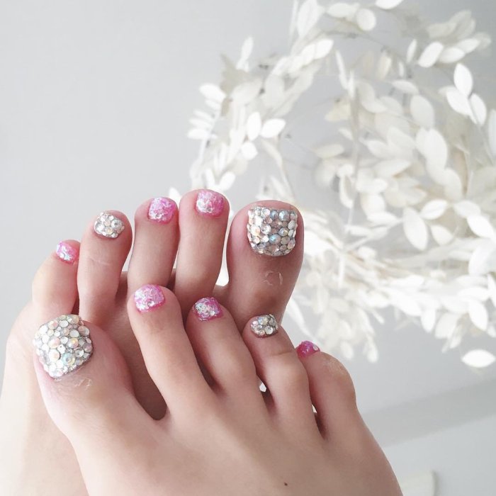 Педикюр в морском стиле