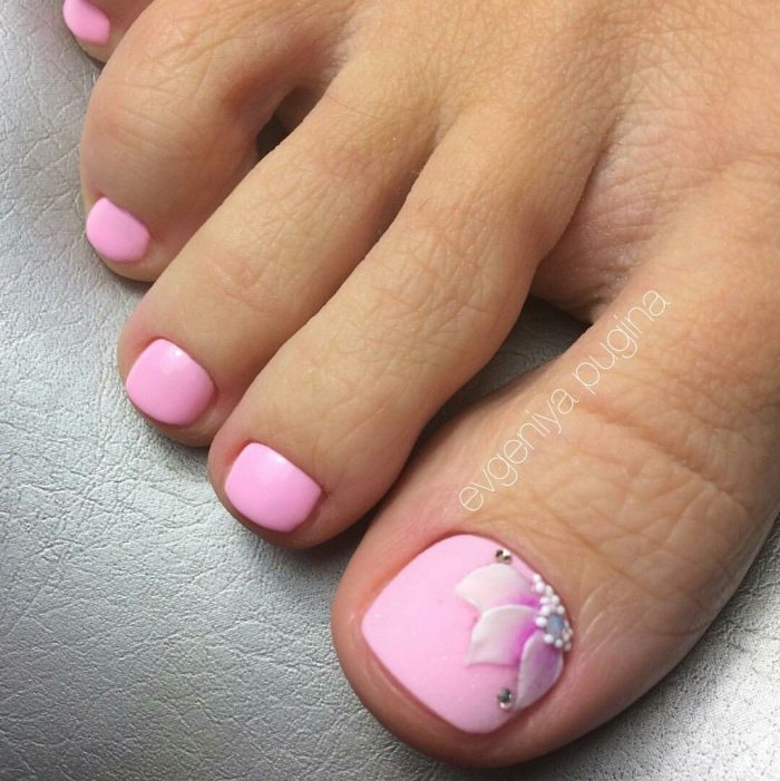 Стильный педикюр