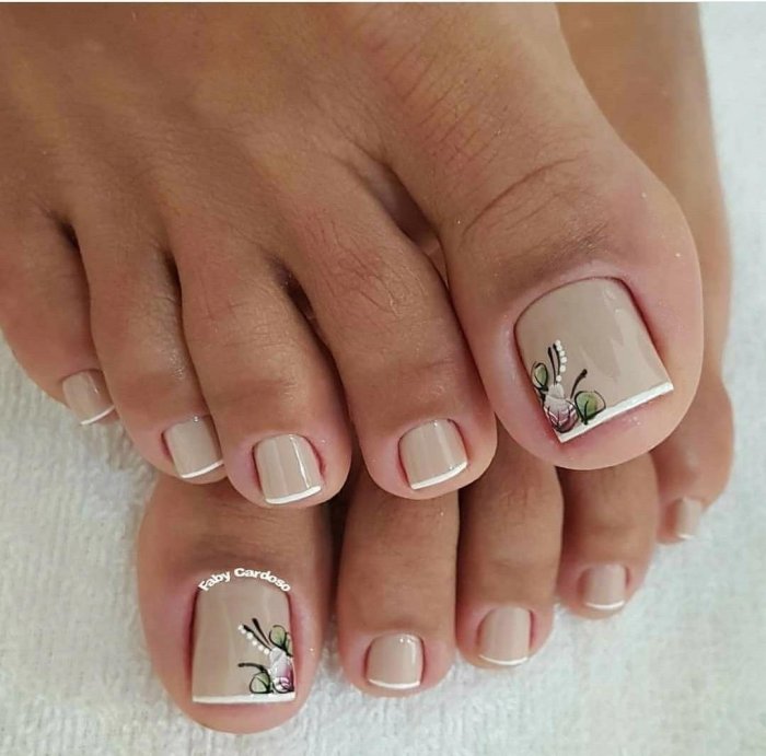 Педикюр 2018 френч