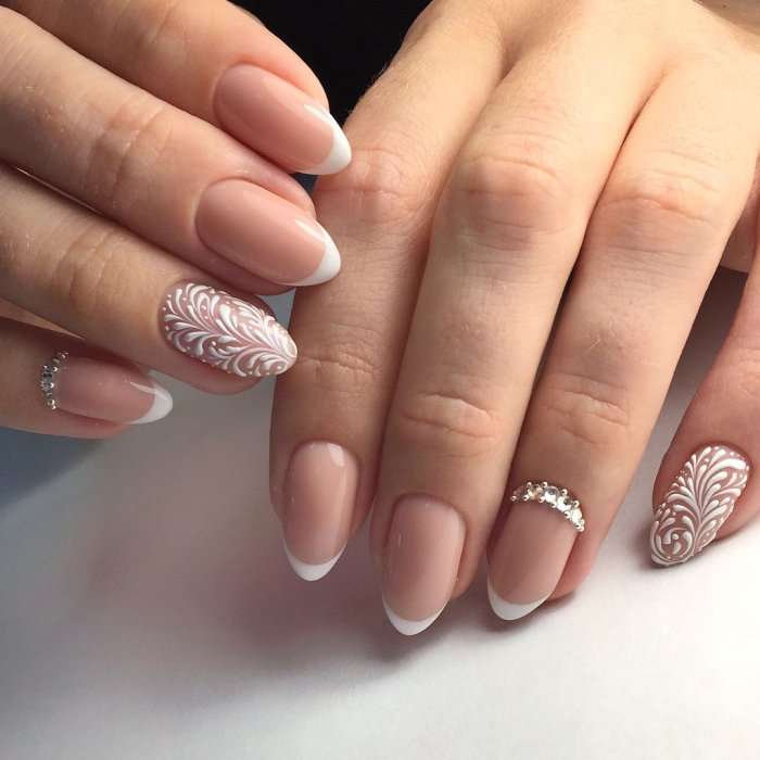 Свадебный маникюр для невесты 2020 миндаль
