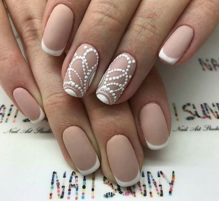 Нежный маникюр