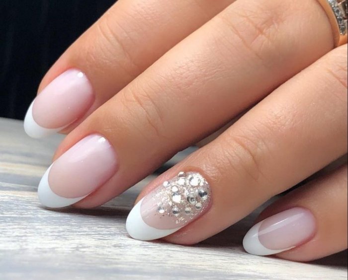 Красивый белый френч