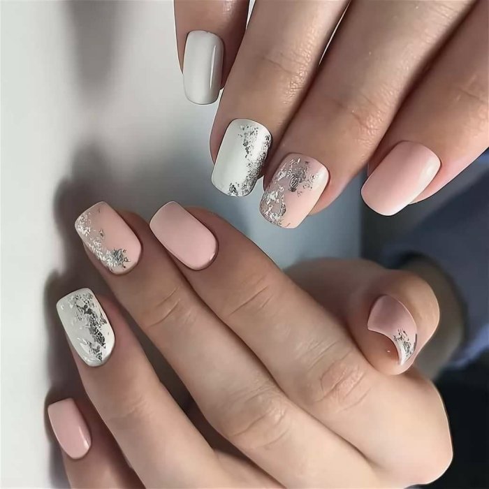 Нежные светлые ногти