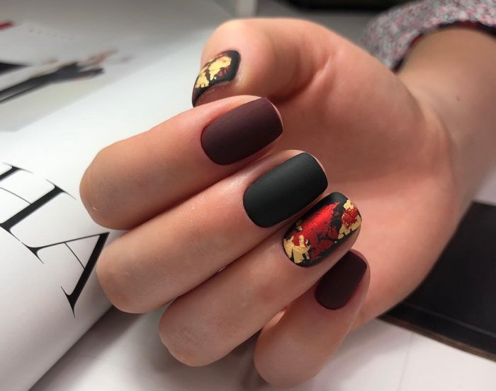 Осенний маникюр матовый